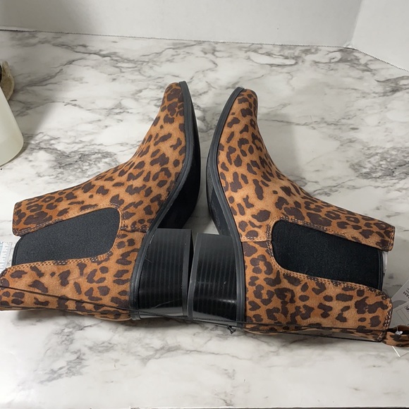NWT leopard pull on microsuede Chelsea style boot - Picture 7 of 9
